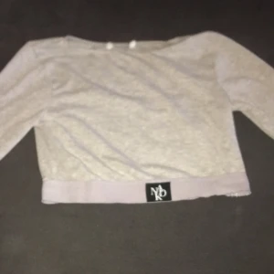 Grå tränings tröja - Magtröja, tunn,långarmad