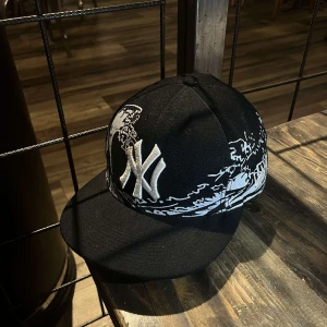 Yankee keps - Fet yankee keps i hyfsat bra skick Den är storlek är 58cm