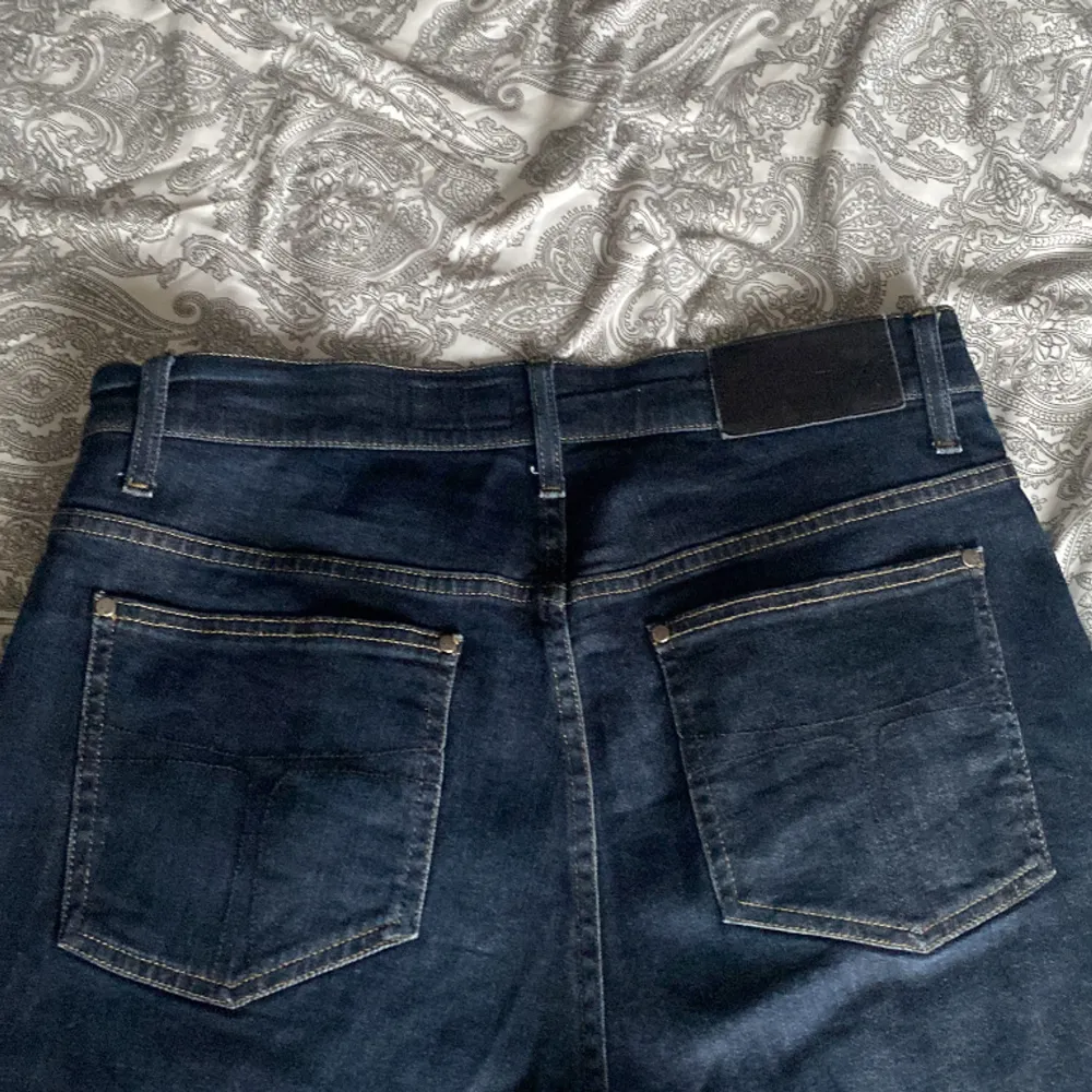 Hej säljer mina tiger of sweden jeans jeansen är i fint skick och stilrena o i en fin färg hör av er vid funderingar . Jeans & Byxor.