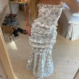 Klänning  - SUPER snygg klänning, perfekt till midsommar eller sommaren💞🥰🌟🌸⚡️✨💓VÄLDIGT eftertraktad och helt slutsåld❣️