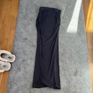 Gina kjol XXS, Ny! - XXS, Mörkgrå, tajt, Gina, trendig, ribbad, långkjol, 