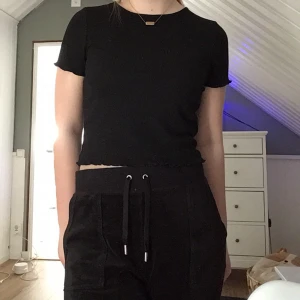 t-shrit  - Jättefin t-shirt från Gina. Tröjan är i super sick.