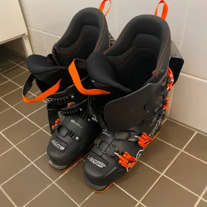 Pjäxor (296-255 mm) - Mycket bra skick  Storlek: 296-255 mm