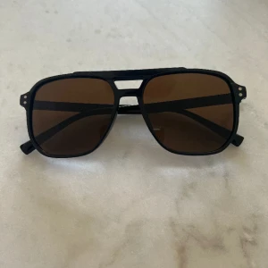 Solglasögon  - Schysta shadez,Hämta hem sommarens grischigaste glajor Skriv i meddelande om ni vill köpa fler produkter på samma order så löser vi de 