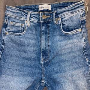 Jeans med slit från zara, använda en gång