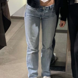 Zara jeans - Säljer mina fina zara jeans då jag växt ur dom!🩷