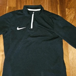 Nike dri-fit zip tröja. Kan diskutera priset. - Bra skick barnstorlek M