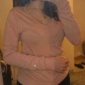 Fin rosa tröja använd få gånger, mycke bra skick💕