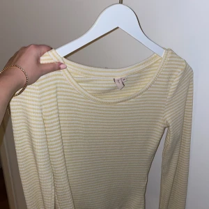 Tröja - Randig tröja från nelly 