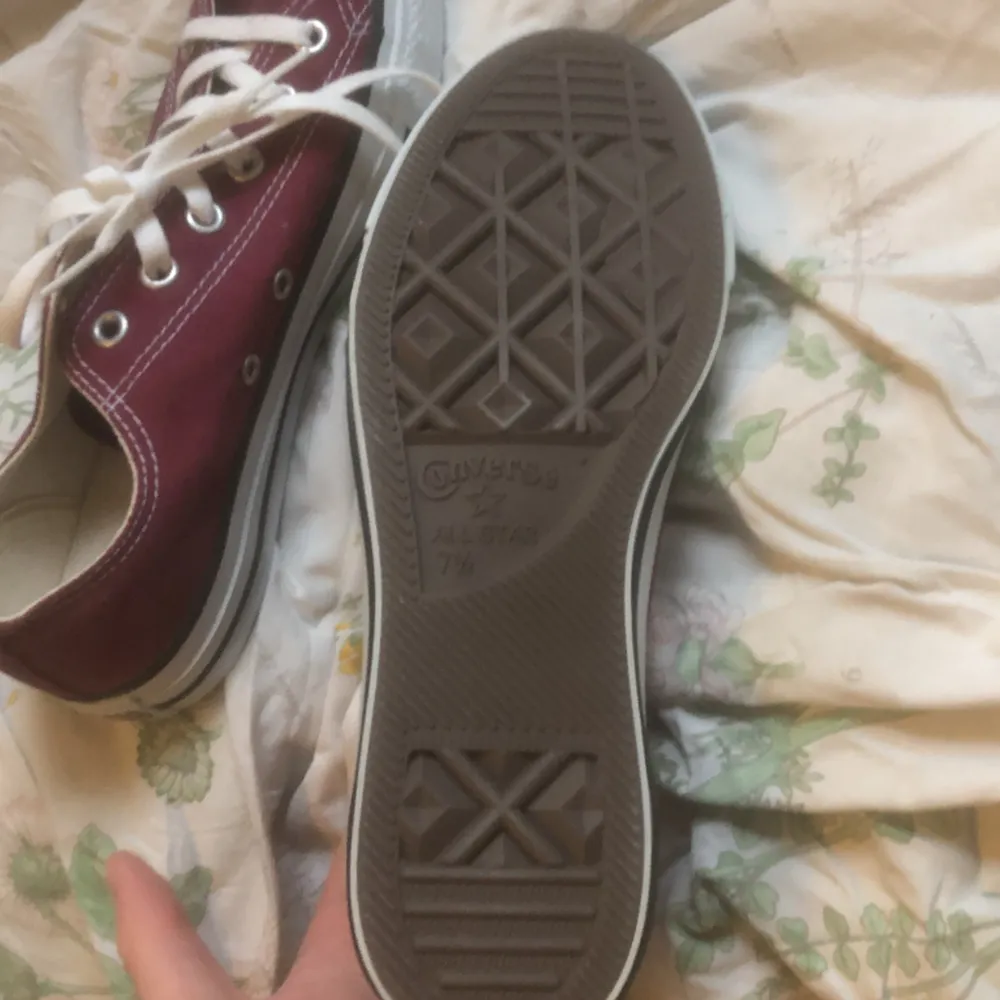 Helt nya converse skor, ny köpta icke använda. Helt rena har knappt rört dem. . Skor.
