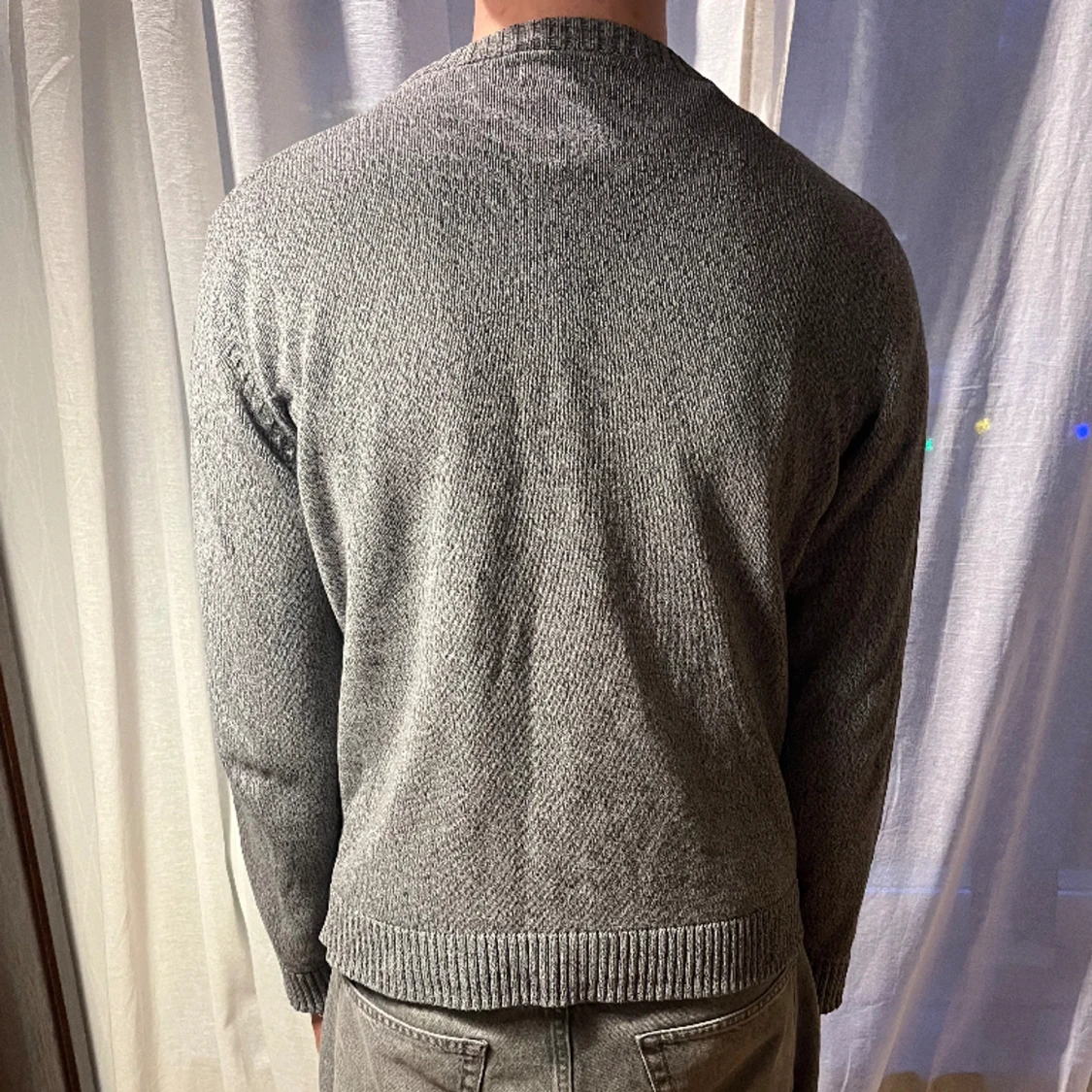 Grå tjocktröja  - 91
