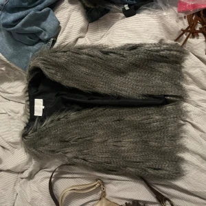 Pälsväst - Supersnygg grå pälsväst i storlek S. Säljer pågrund av att den är för liten💞🫶🏼