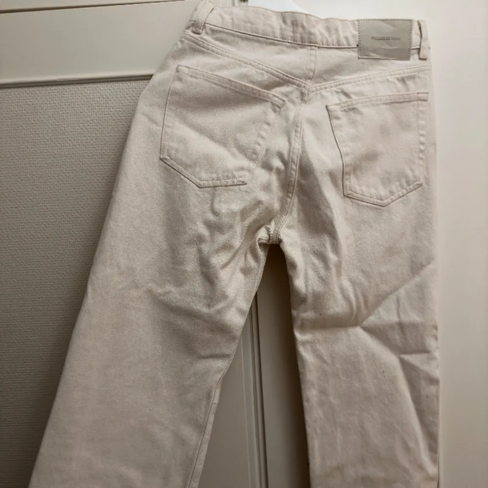 Helt oanvända jeans som är för små för mig. Dom har legat längst in i garderoben i flera år.. Jeans & Byxor.