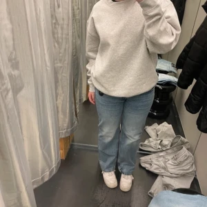 Weekday arrow jeans - Säljer dessa lågmidjade weekday jeansen på grund av att dem blivit för små för mig. De har tecken på användning men fortfarande bra skick. 💕💕
