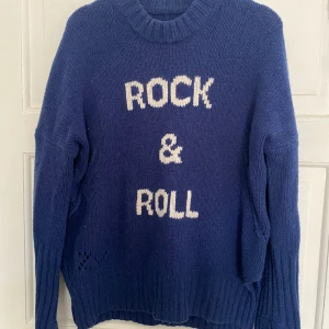 Zadig rock&roll tröja - Säljer min Zadig rock & roll tröja då den inte kommer till användning. Köpt för 3800 och säljer nu för 1600. Jättefint skick då den endast är använd ett fåtal gånger. Inte nopprig. Lite större i storlek, mer som S. Pris kan diskuteras!😄