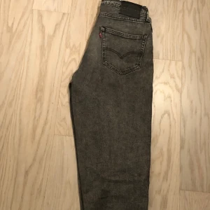 Levis 562 - Levis 562 som inte längre används, inge defekter eller fläckar vad jag vet, men bara att fråga om fler bilder eller info.