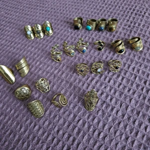 Ringar med själ - 💙 kolla in på alla mina annonser   💙Önskar du köpa någon av dessa ?  💙 Viktigt att du skriver under respektiv bild , annars jag ser inte vem som skriver först   💙Eller skicka pm  💙 35:- tillkommer för  frakt och emballage 💙💙💙💙💙💙💙