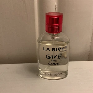 Parfym - Lite använd men bra skick. Give me love.💗