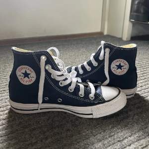 Säljer mina nya converse som jag enbart använt 2 gånger. Säljer för 400kr och frakt.