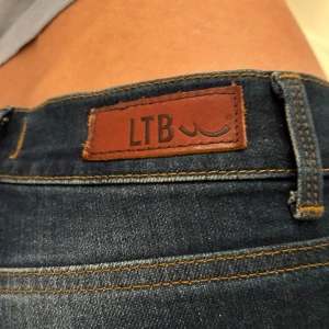 Ltb jeans - Ett par supersnygga ltb jeans som tyvärr inte kommer till användning då jag har liknande. Dom sitter superfint på och är i väldigt bra skick då dom bara används få gånger. Tveka inte att höra av dig vid funderingar och frågor!🩷