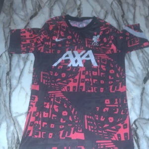 Dri fit Liverpool tröja  - Storlek Xs är ganska ny har använts några få gånger pris kan diskuteras