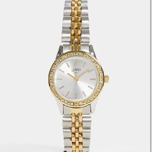 Klockan  - Säljer denna klockan som är köpt för ett tag sen men aldrig använd då den va för stor för min handled är fortfarande i förpackning. Säljs för 300kr