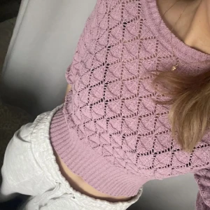 Tröja - Säljer nu denna fina topp från Bikbok i strl S då den inte kommer till användning. Lånad bild!