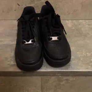 Black Air Force size 35.5 from Zalando. 