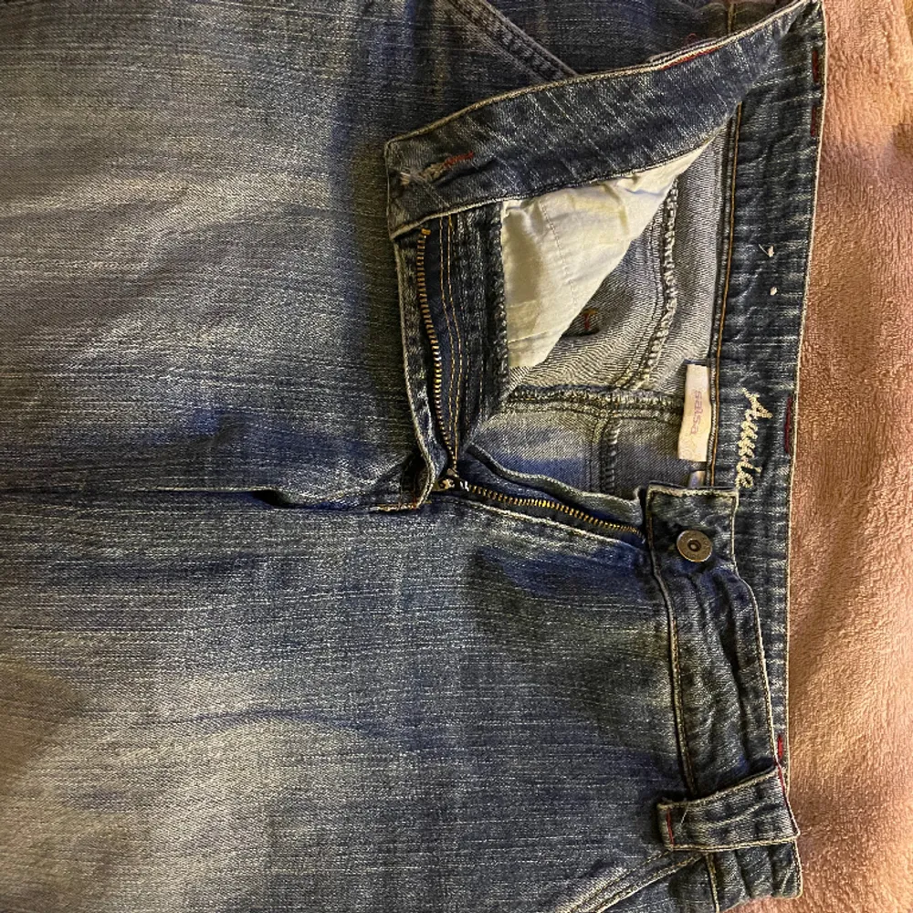 Vintage lågmidjade jeans, storlek 40💕 . Jeans & Byxor.