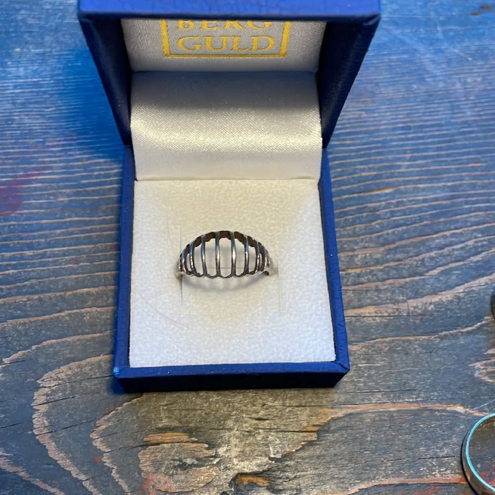 Sååå fin silverring, jättebra som present💝I äkta silver med silverstämpel💕. Övrigt.