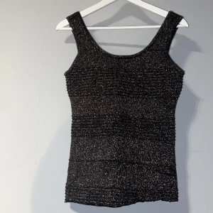 Glitter linne  - Glittret linne perfekt för en ute kväll när man vi synas lite extra 