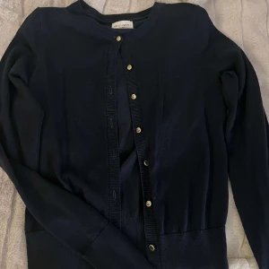 Tunn stickad kofta - Kofta från Lindex Holly & White kollektion💕