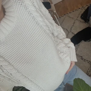 stickad tröja från gina  - stickad tröja från gina i storlek S! så gosig och varm. passar s-l