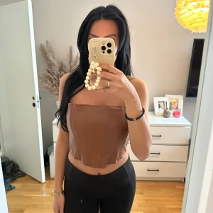 Brun skin topp - Storlek M, använd endast en gång 💕