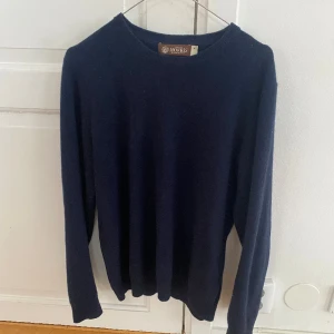 Kashmir tröja - Tja! Säljer den riktigt snygga tröja från Morris. Den är 100% Kashmir. Storlek M men passar mer S. Priset är inte satt i sten!