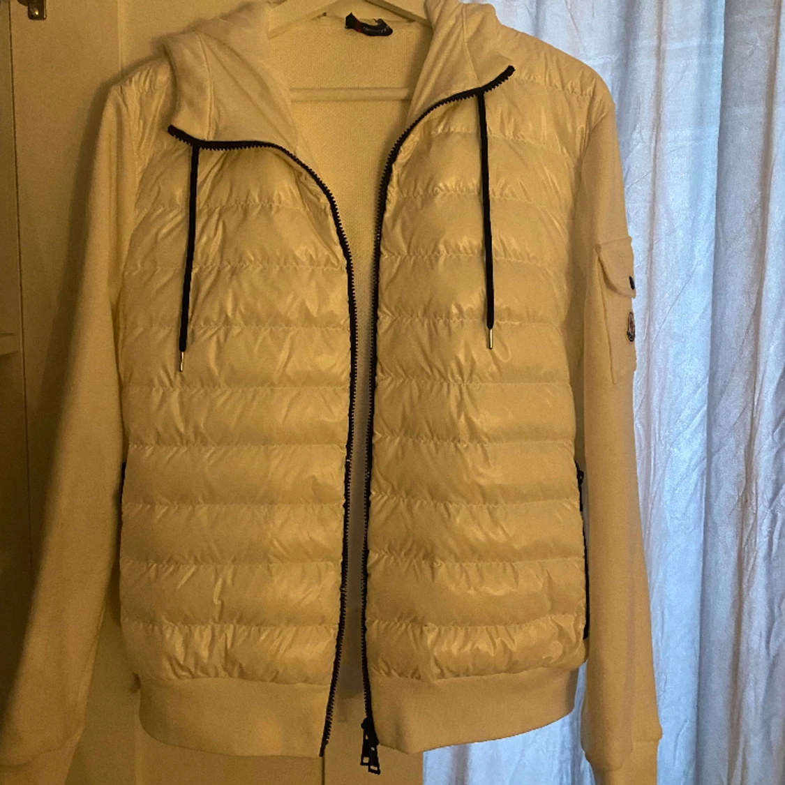 En superfin Moncler hybrid jacka - 91