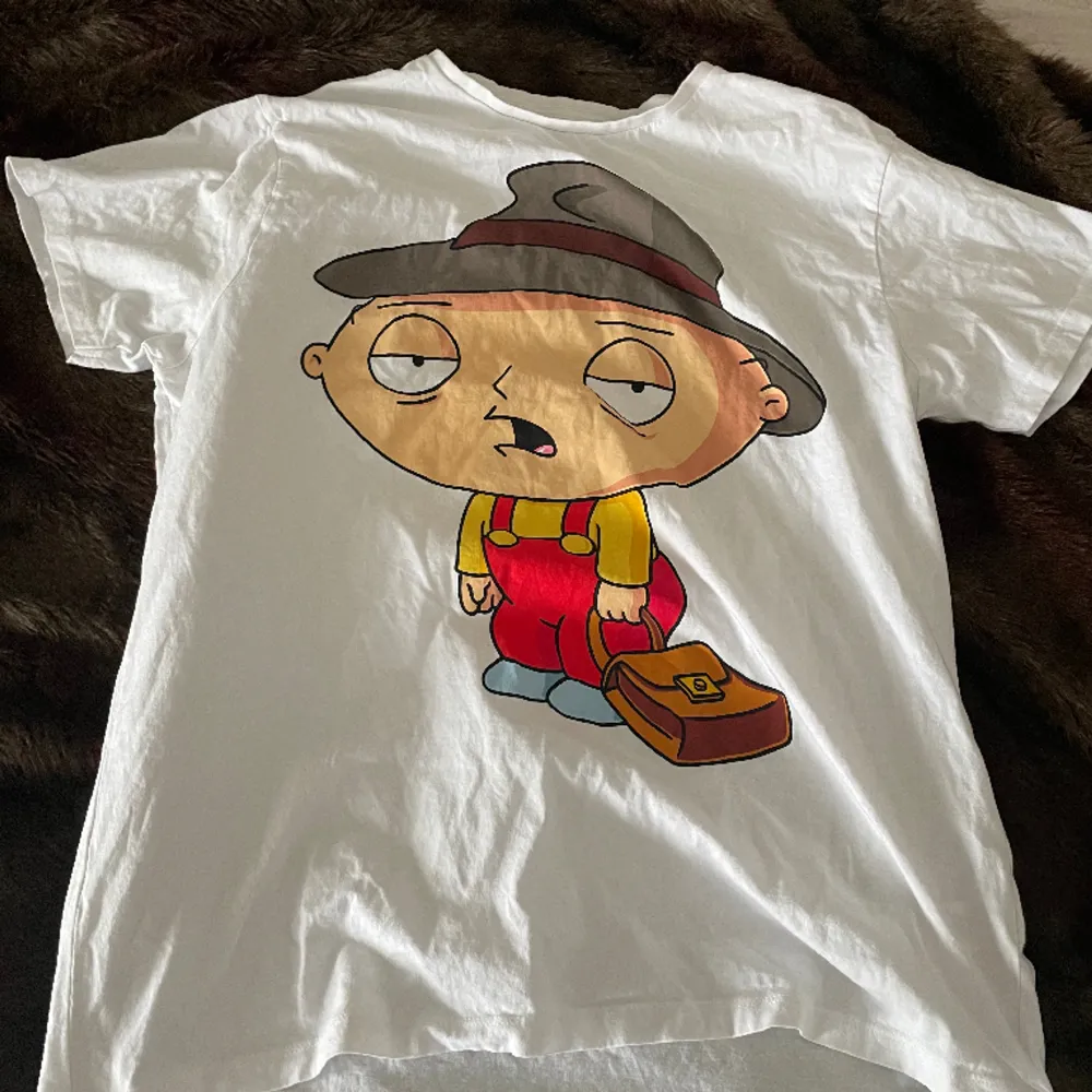 Stewie griffin tröja, är inte riktigt en XL utan mer L.😨. T-shirts.