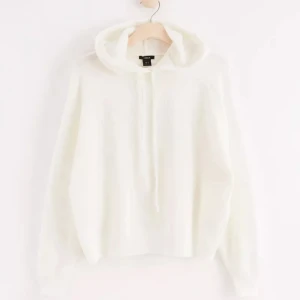 Stickad hoodie  - Säljer denna stickade hoodie, så så skön får bara inte användning för den💞