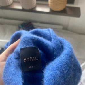 Jätte fin långärmad tröja  - Jätte fin långärmad tröja som tyvärr inte kommer till användning längre. Om ni har några frågor eller funderingar kring tröjan är det bara och fråga. Vi kan diskutera om priset också❤️