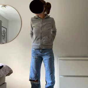 Jeans! - Aldrig använt, säljes i bra skick! Hög midja! 