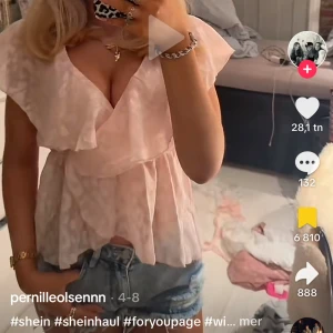 blus  - rosa blus i storlek s. aldrig använd 💕💕💕