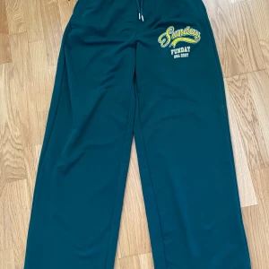 Sweatpant Bershka - Bershka straight, stl M. Lite använd. 