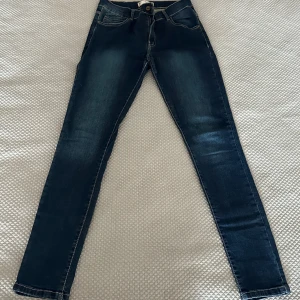 Jeans  - Så fina jeans älskar och ganska fin färg också💙💙