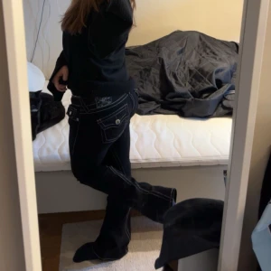 True religion Low rise  - Säljer dessa true religion Low Rise jeansen. Endast använda 1 gång så är i toppen skick.💓 