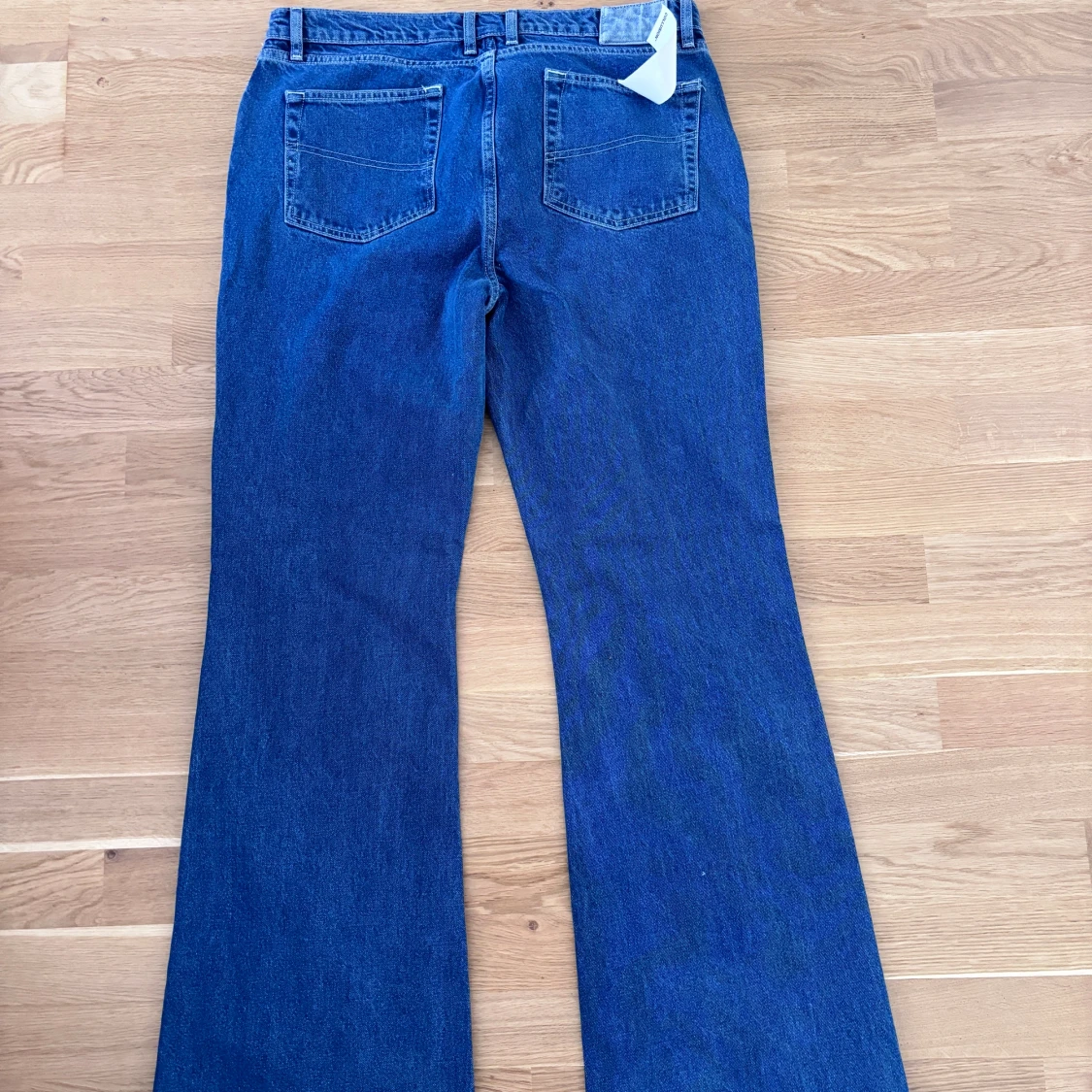 Blåa utsvängda jeans - 91