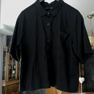 Linneskjorta  - Svart linneskjorta 