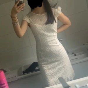 Student/ skolavslutnings klänning  - En jättefin student eller skolavslutnings klänning som endast är använd en gång🥰 kan mötas upp i Stockholm 