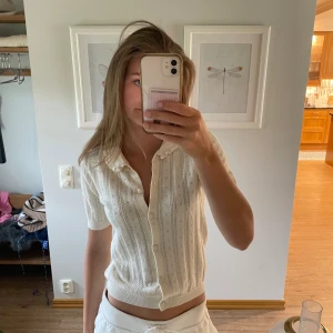 Stickad topp - Skön stickad topp med knappar