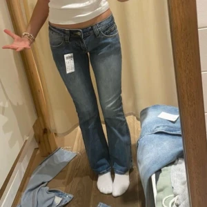 Kylie jeans brandy Melville  - Säljer mina super snygga Kylie jeans från brandy 💓  Använd ett fåtal gånger men är precis som nya, perfekt för kallare sommarkvällar  