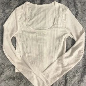 Långärmad tröja🤍 - Skitsnygg långärmad tröja 🤍💘